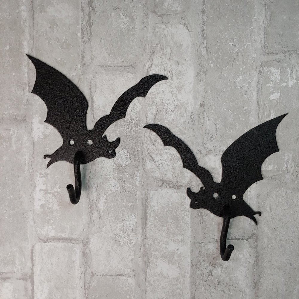 Metal Bats Wall Hangers Wall Hooks, Halloween Gothic Home Decor in Black Metal